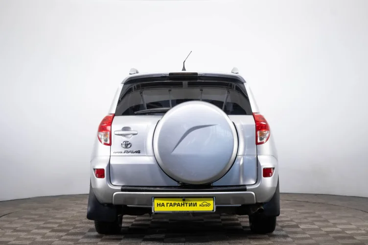 Toyota RAV4 5 из 6