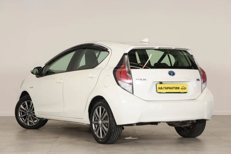 Toyota Aqua 4 из 6