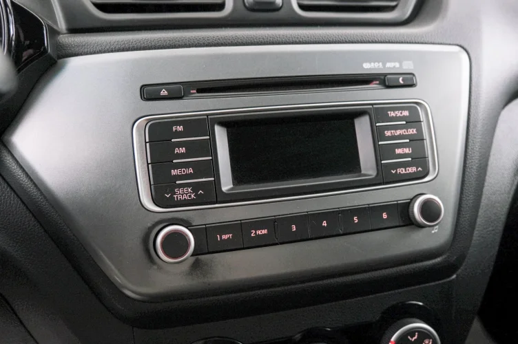 KIA Rio 15 из 22