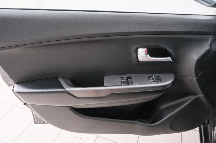KIA Rio 19 из 22