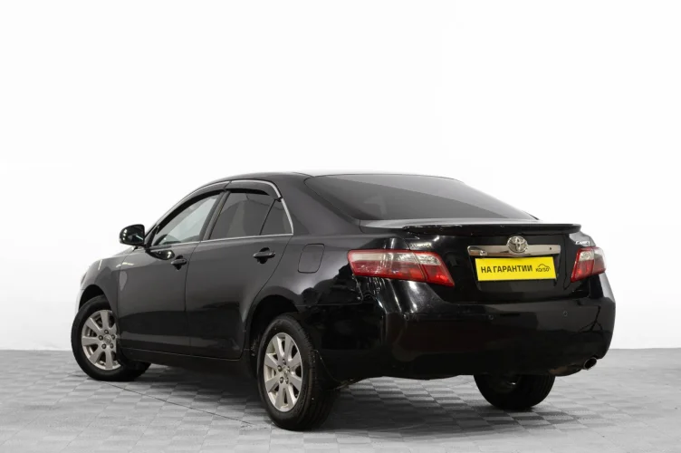 Toyota Camry 6 из 6