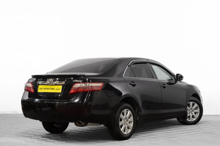 Toyota Camry 4 из 6