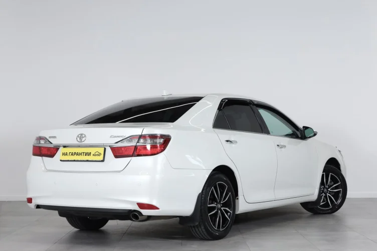 Toyota Camry 6 из 6