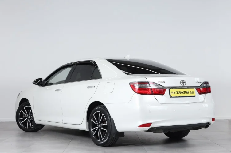 Toyota Camry 4 из 6