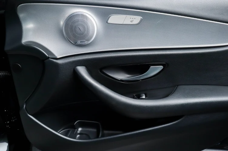 Mercedes-Benz E-класс 11 из 17