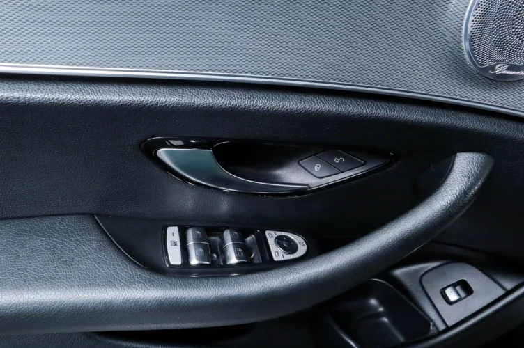 Mercedes-Benz E-класс 12 из 17