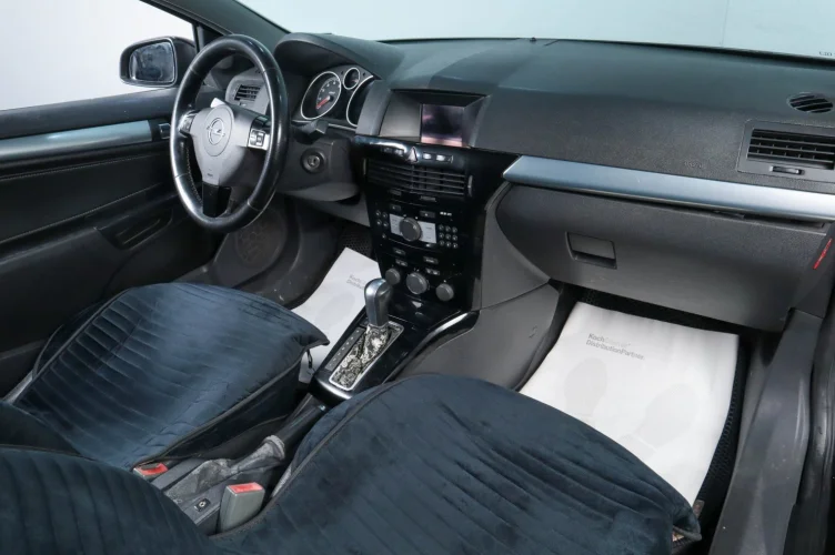 Opel Astra GTC 18 из 19