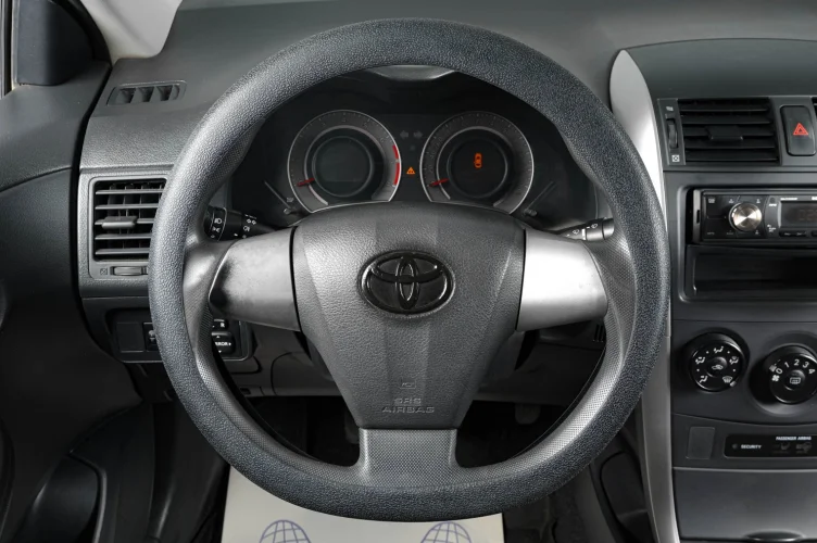 Toyota Corolla 13 из 16