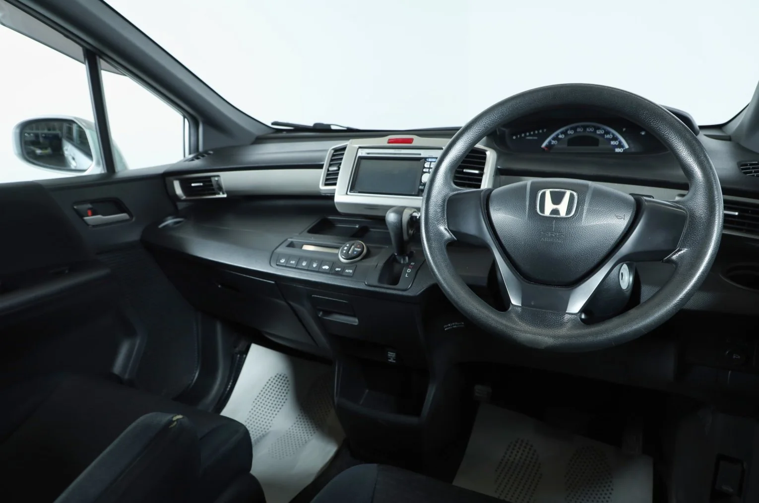 Honda Freed 9 из 16
