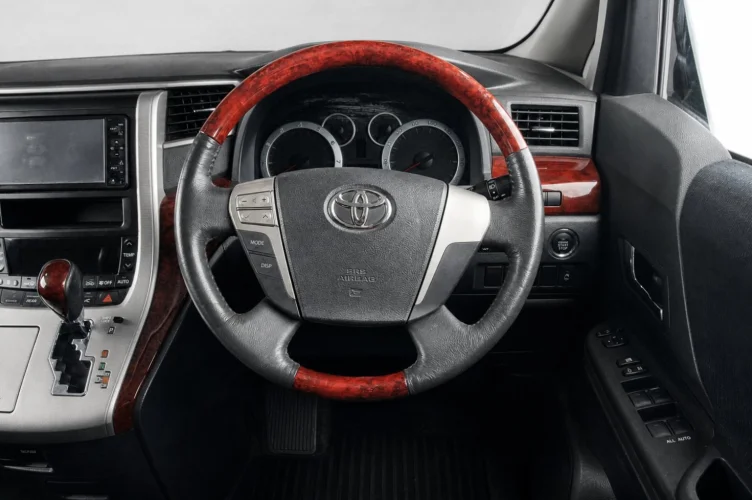 Toyota Alphard 10 из 16