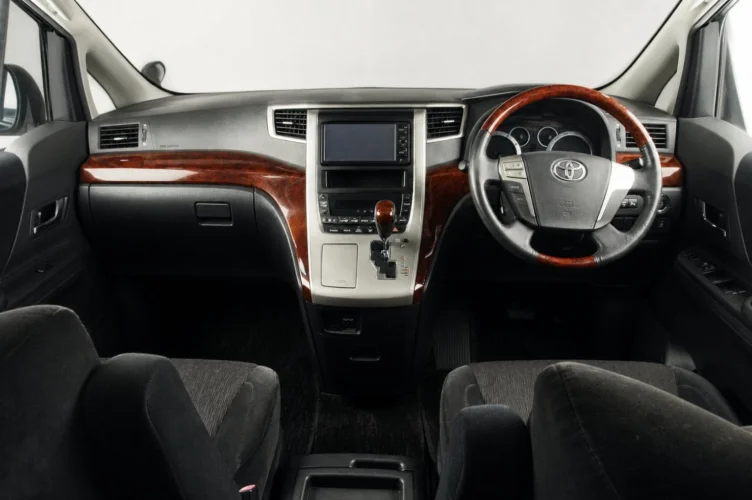 Toyota Alphard 9 из 16