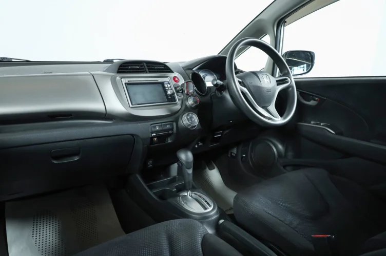 Honda Fit 7 из 17