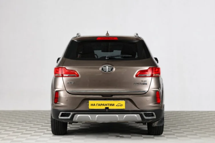 FAW Besturn X40 5 из 6