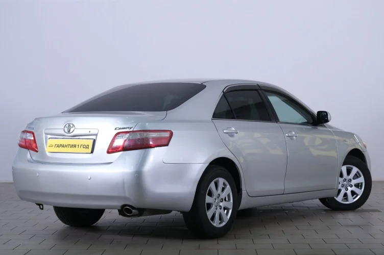 Toyota Camry 6 из 6
