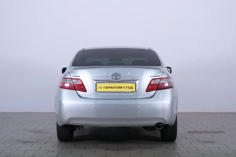 Toyota Camry 5 из 6
