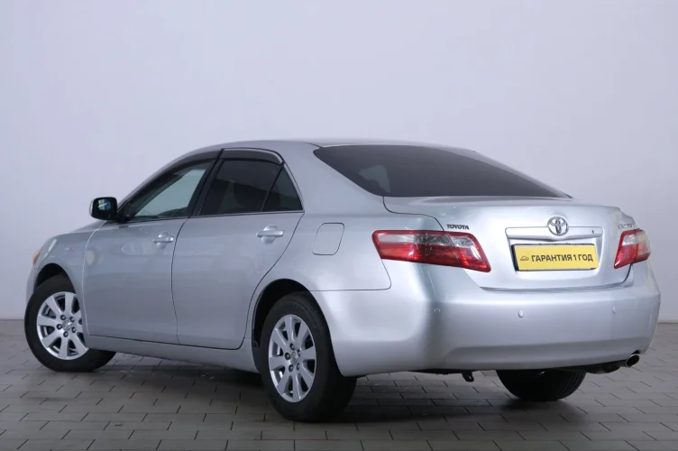 Toyota Camry 4 из 6