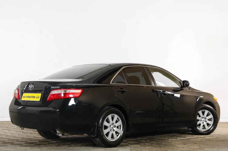 Toyota Camry 6 из 6