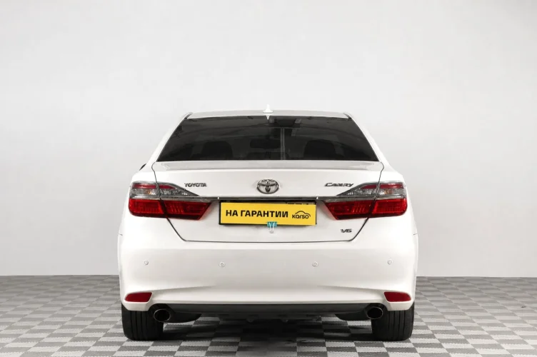 Toyota Camry 5 из 6