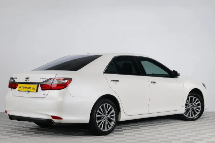Toyota Camry 6 из 6