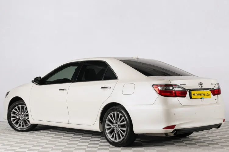 Toyota Camry 4 из 6