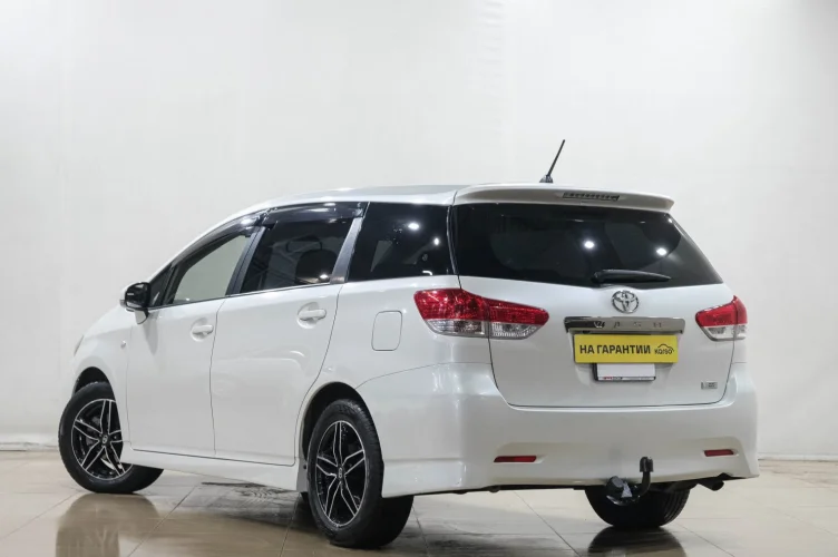 Toyota Wish 4 из 6