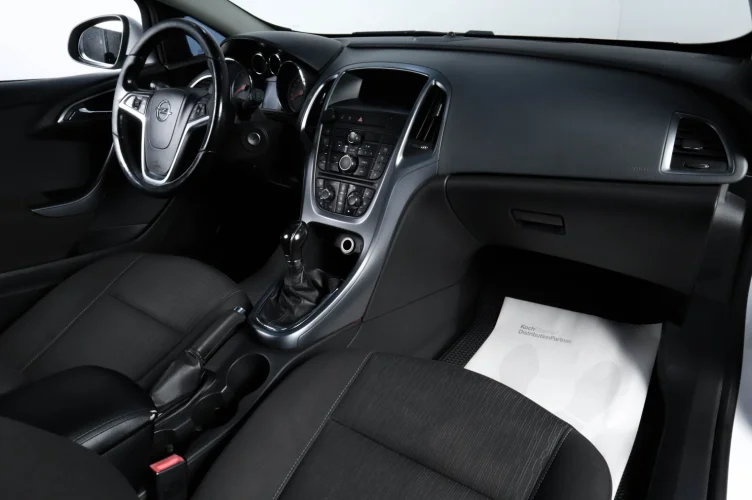 Opel Astra GTC 16 из 17