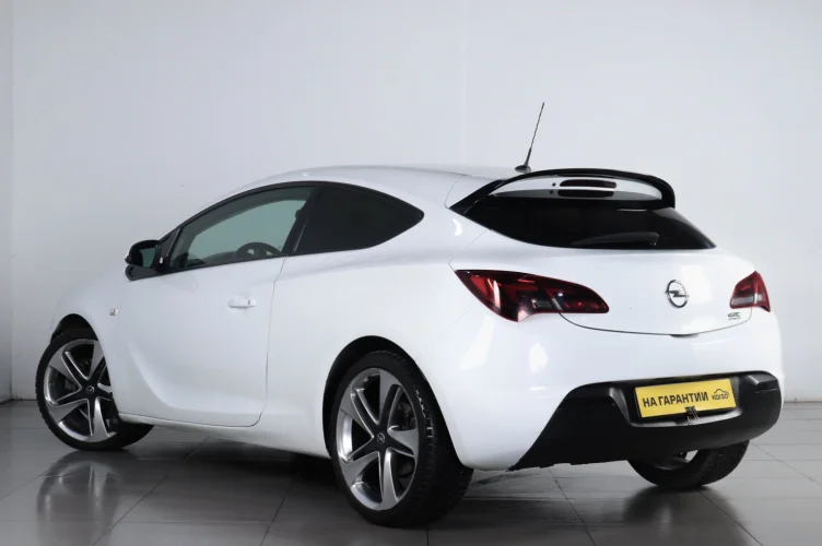Opel Astra GTC 4 из 17