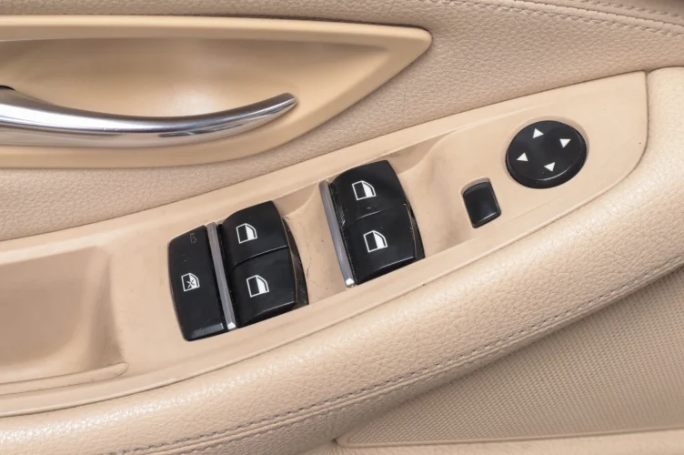 BMW 5 серия 9 из 23
