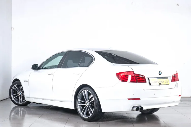 BMW 5 серия 4 из 6