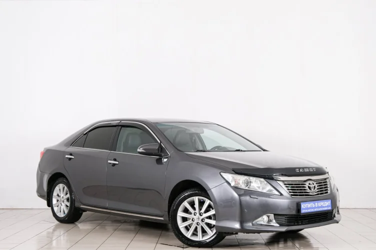 Toyota Camry 1 из 6