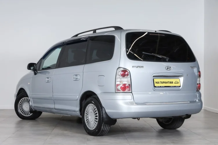 Hyundai Trajet 4 из 6
