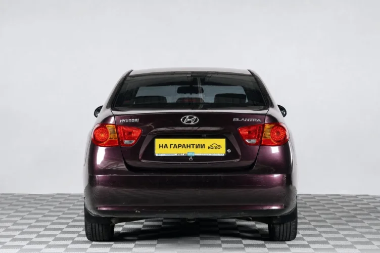 Hyundai Elantra 5 из 6
