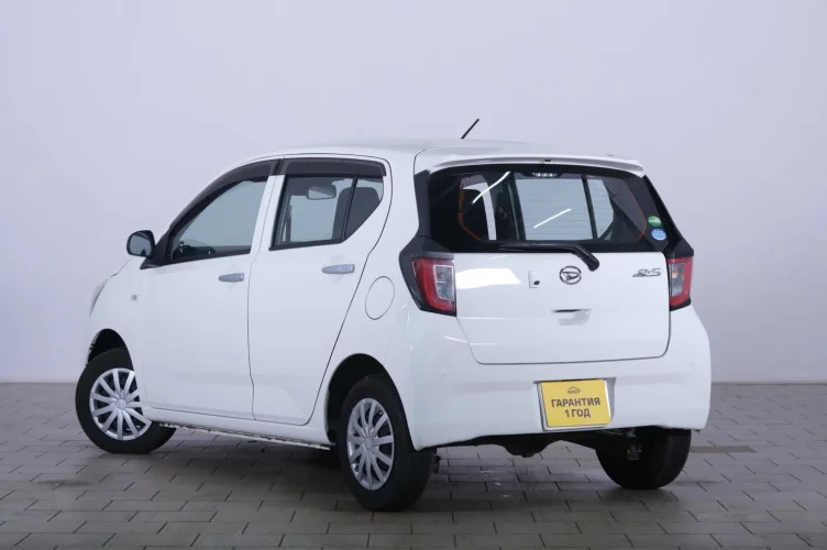 Daihatsu Mira e:S 4 из 6