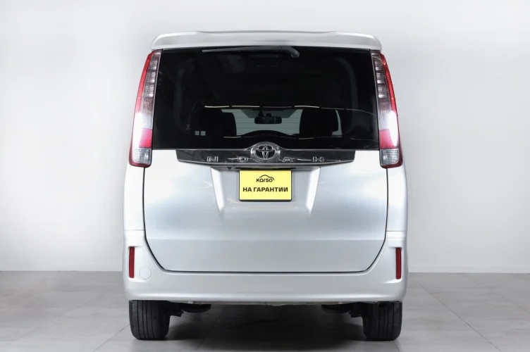 Toyota Noah 5 из 6
