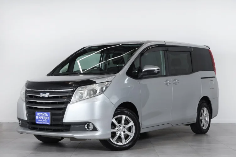 Toyota Noah 3 из 6