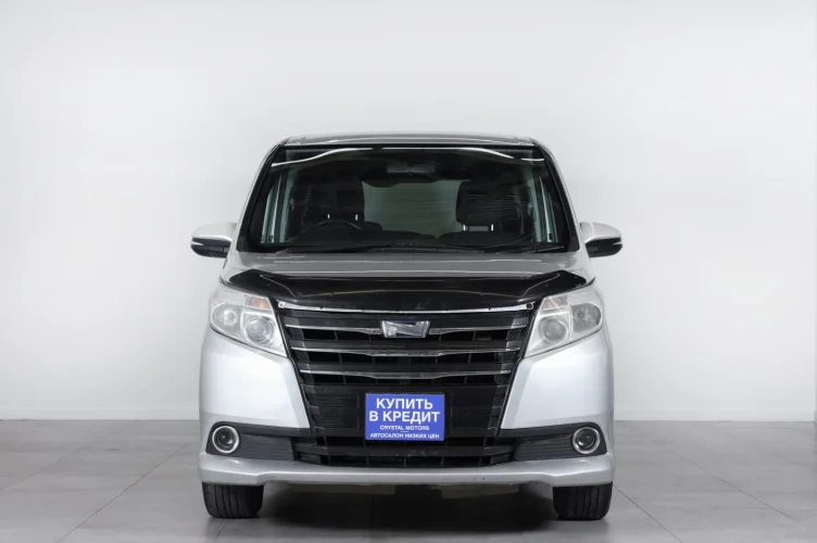 Toyota Noah 2 из 6