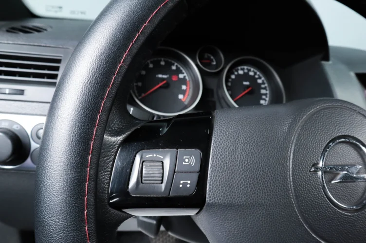 Opel Astra GTC 10 из 16