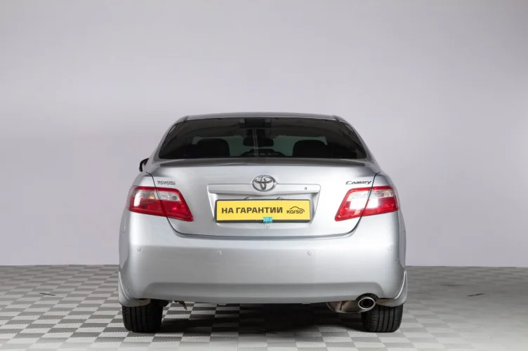 Toyota Camry 5 из 6