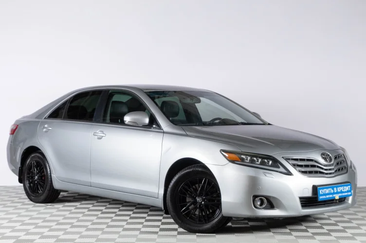 Toyota Camry 1 из 6