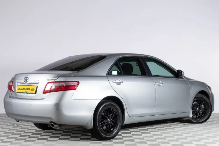 Toyota Camry 6 из 6