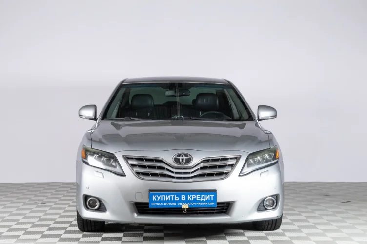 Toyota Camry 2 из 6