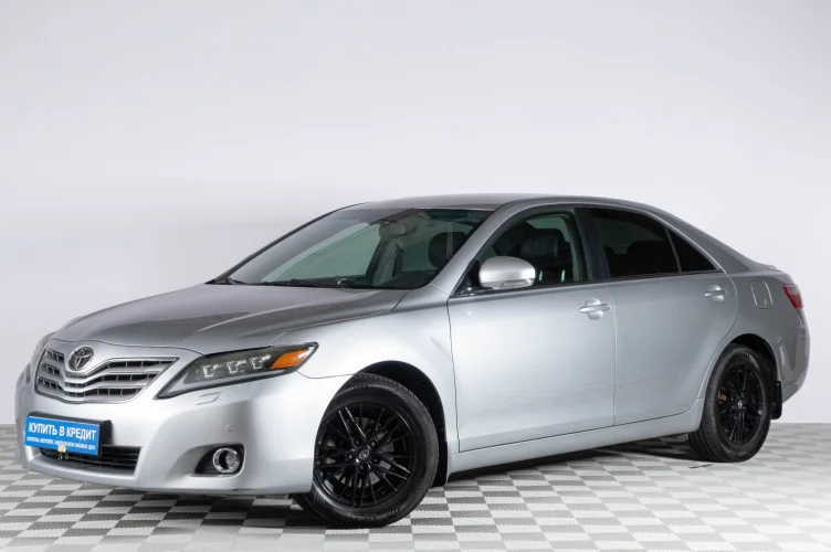 Toyota Camry 3 из 6