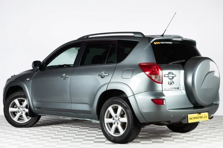 Toyota RAV4 4 из 6