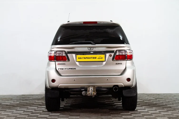 Toyota Fortuner 5 из 6