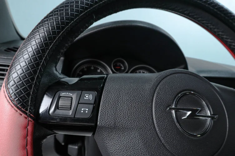 Opel Astra GTC 10 из 16
