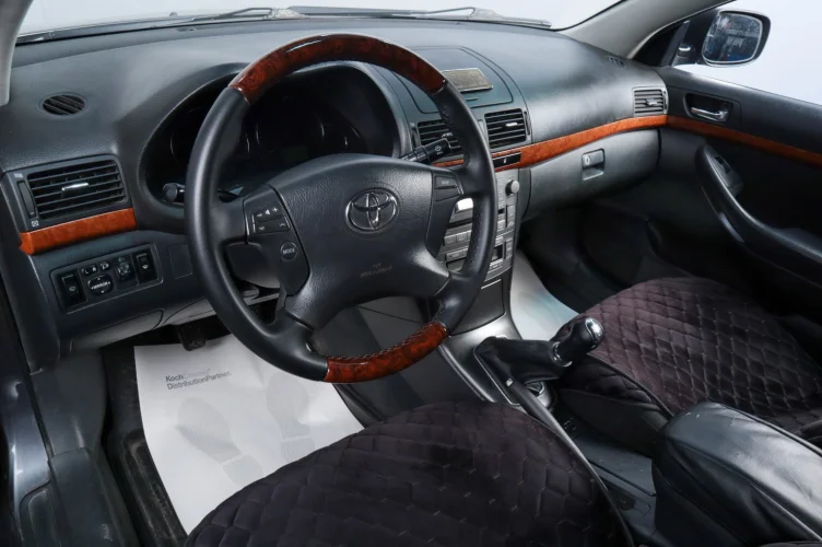 Toyota Avensis 7 из 15