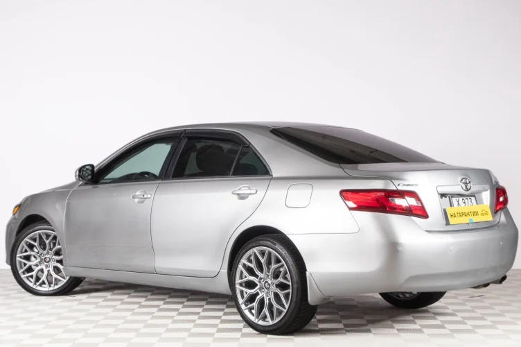 Toyota Camry 4 из 6