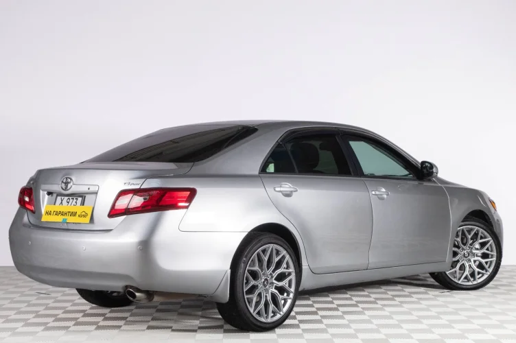 Toyota Camry 6 из 6