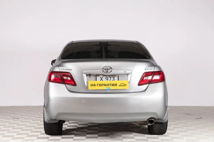 Toyota Camry 5 из 6