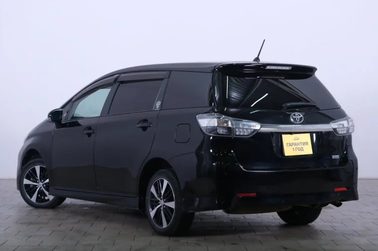 Toyota Wish 4 из 6